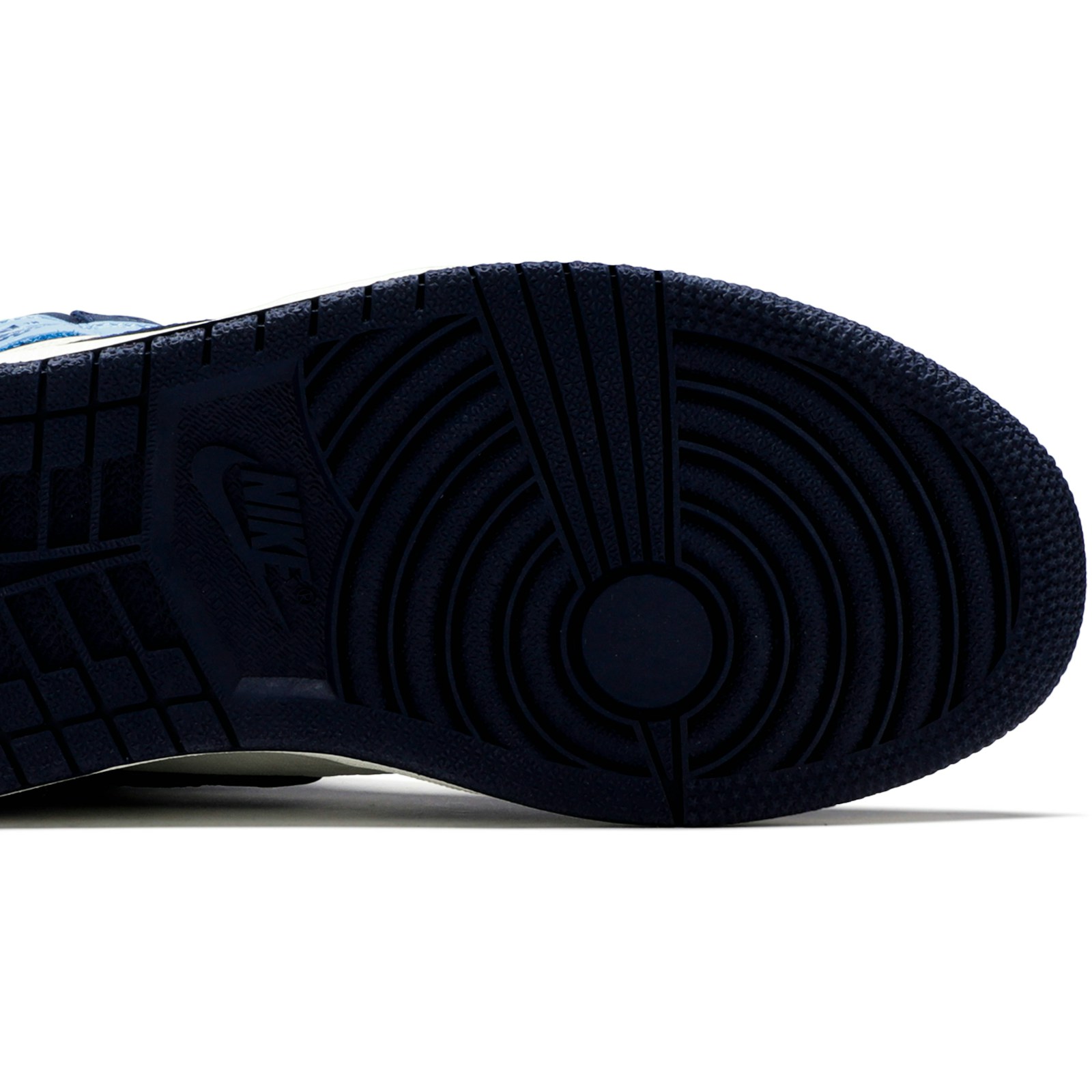 air_jordan_1_retro_high_og__obsidian__555088_140_4_53872.jpeg