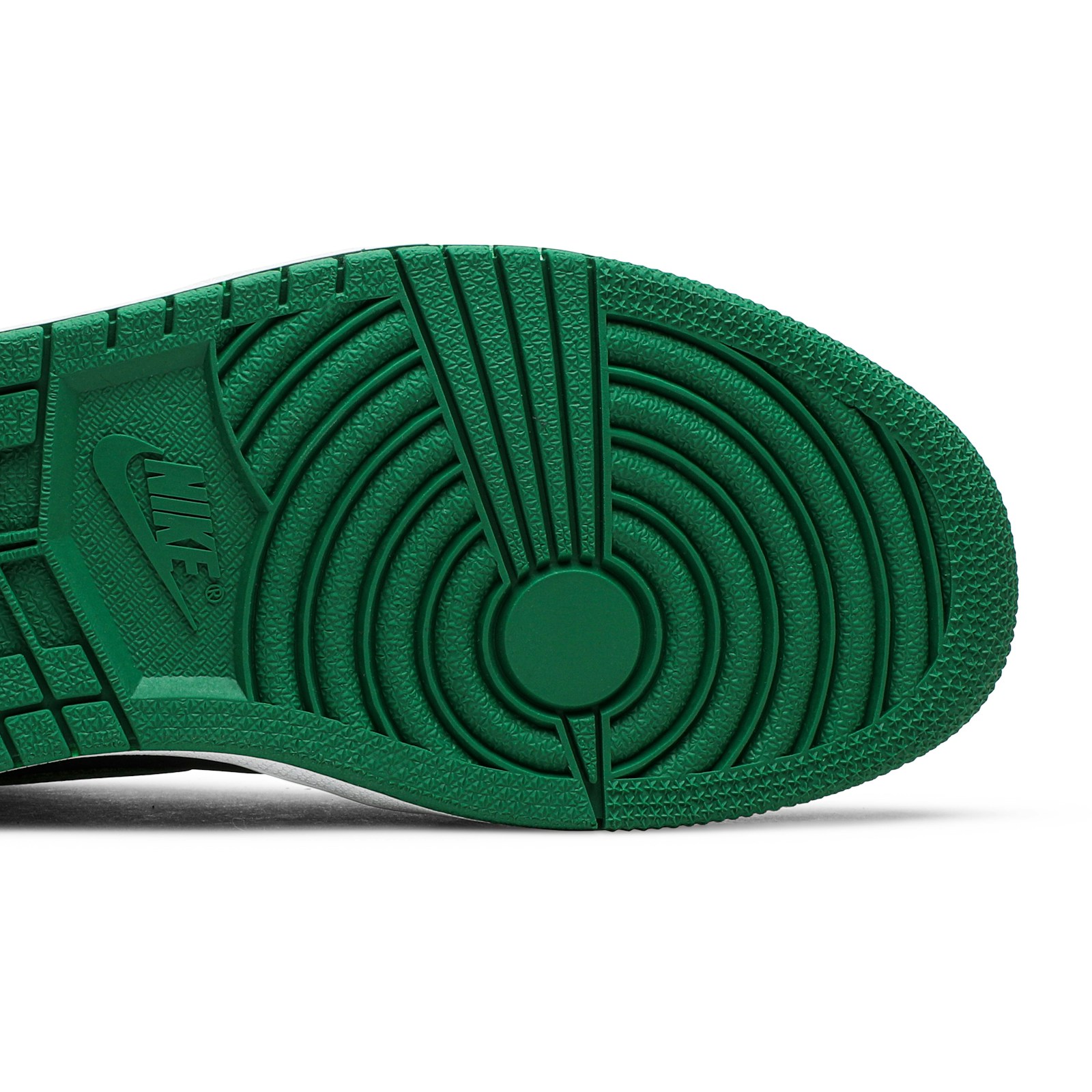 air_jordan_1_retro_high_og__pine_green_2_0___also__4_91627.jpeg